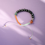 Perlenarmband Schulkind in mint/orange und schwarzen Schriftperlen