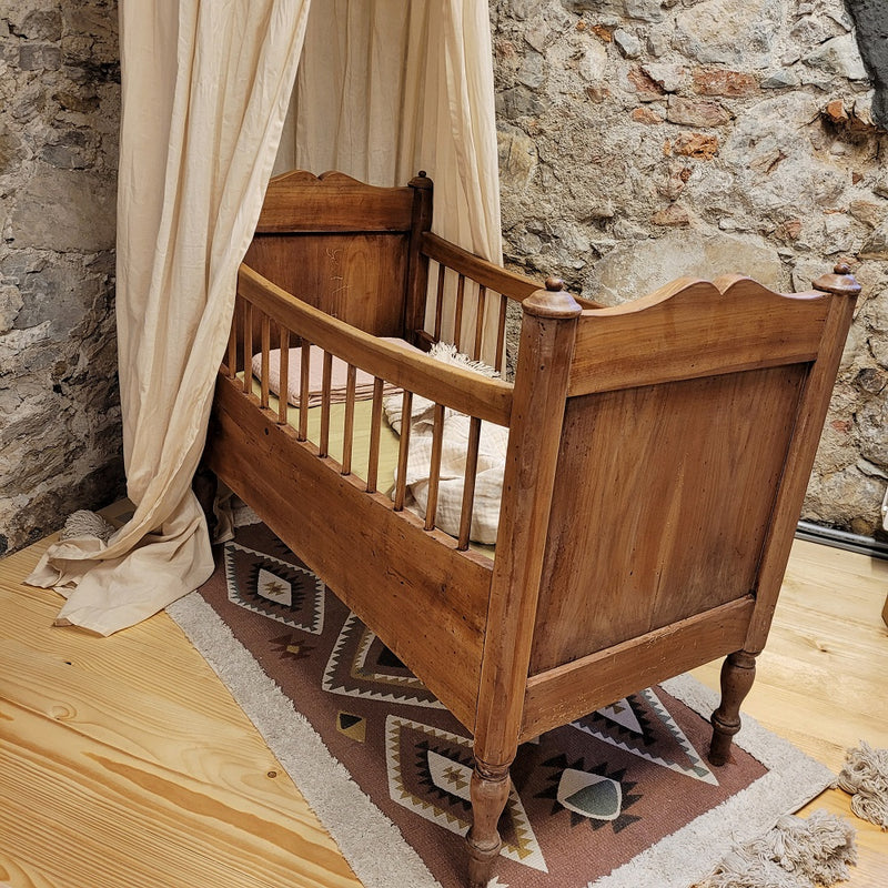 French baby bed